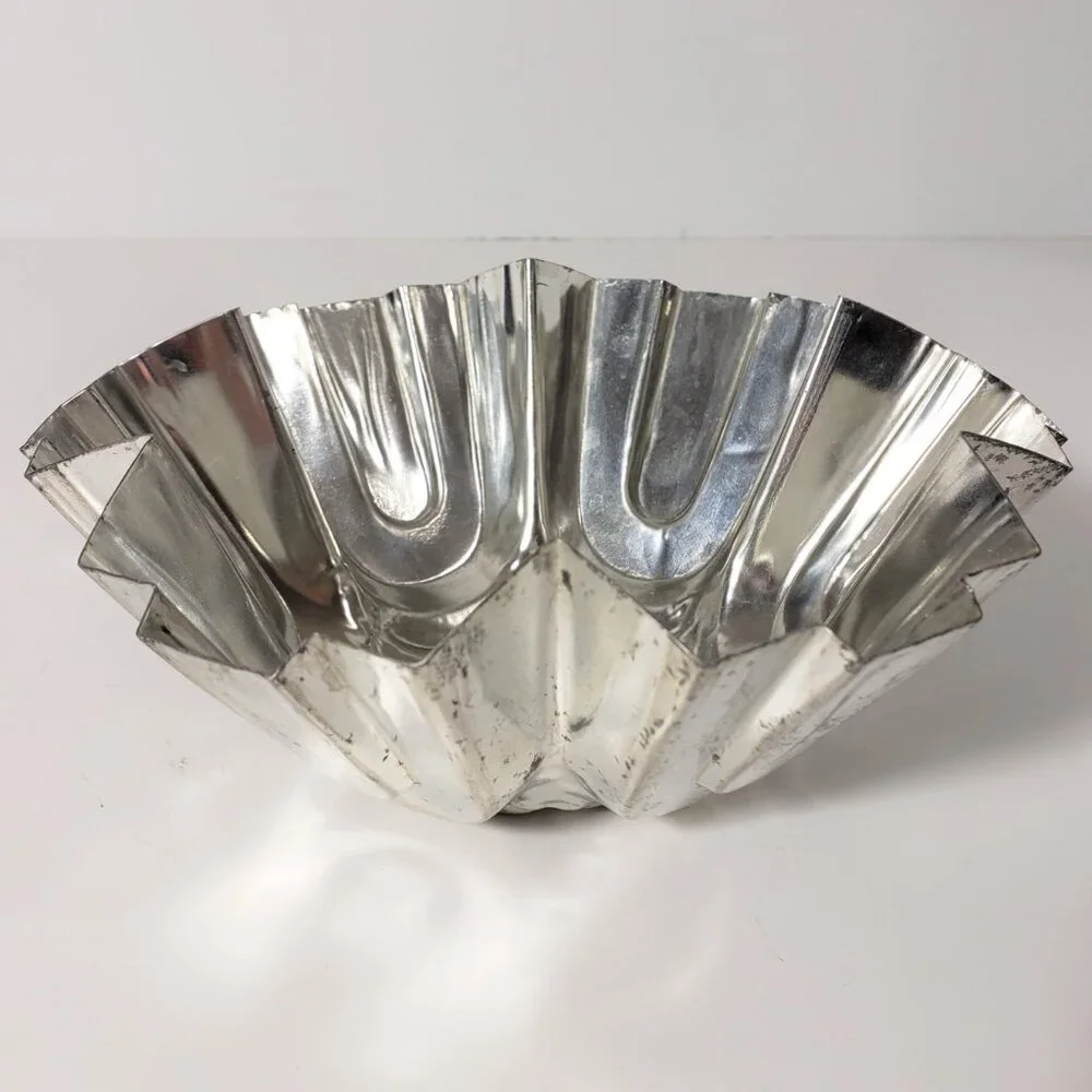Bakeware Bundle 17 Pieces, New and Unique Vintage Items for Desserts Flans Tarts